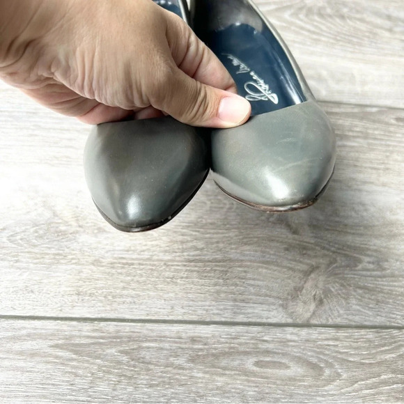 Thomas Wallace  Sage Grey Smooth Leather Pumps - Picture 4 of 13